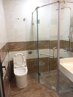 Bán gấp nhà 5 tầng 42m2 phố Văn Cao quận Ba Đình, cách mặt phố 20 mét, 3.8 tỷ