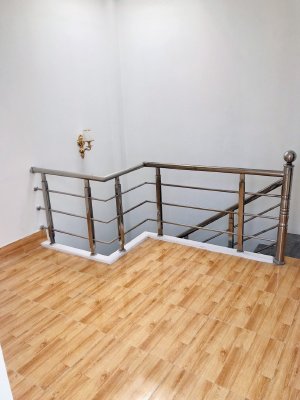 Bán nhà Cầu Giấy 5T*40m2 gần phố , ngõ 3 gác tránh.