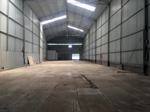 Cho thuê kho + xưởng sản xuất dài hạn, 300m2 mặt đường gầm cầu Thanh Trì, Gia Lâm, Hà Nội