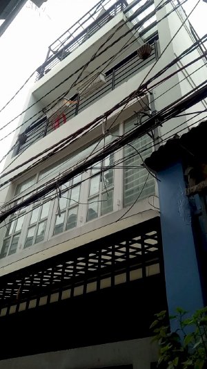Bán nhà đường Lạc Long Quân , Tân Bình, Gía rẻ, 50m2, 4 lầu, 4 phòng ngủ.