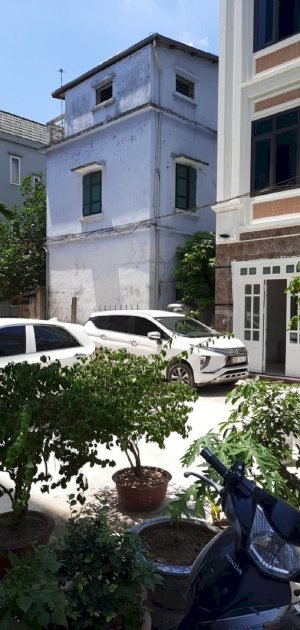 Bán nhà giá rẻ 39 m2 đường ô tô gần EAON MALL Long Biên.