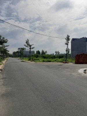 Bán nhanh lô đất MT đường Nguyễn Thị Tồn, giá 2,8 tỷ, bao hết phí, SHR, thổ c