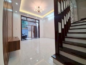 Bán nhà đẹp 30m2-5 tầng ngõ phố Hoàng Quốc Việt, ô tô tránh giá 3,2 tỷ.