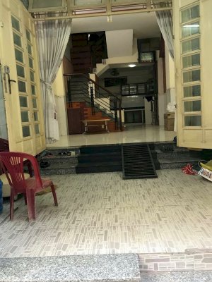 Cho thuê nhà 4x12m 3 lầu (4 phòng ngủ), giá 9 triệu hẻm Phan Huy Ích