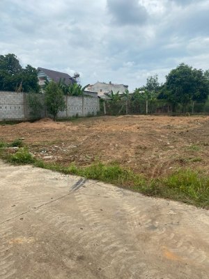 Cần tiền bán lô đất tại thành phố Đồng Xoài, DT 6x27, giá 600tr, đường hiển thị trong sổ 26m