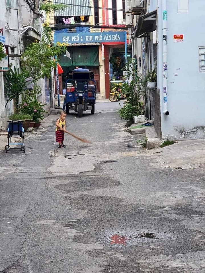 Bán gấp nhà Hẻm xe hơi Nguyễn Quý Anh, Tân Phú, ngang 4m nở hậu 4.5m, 2 Tầng, giá rẻ.