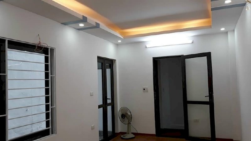 Bán nhà 5 tầng x 35m2, 3pn, cách ô tô 15m tại ngõ 370 Nguyễn Văn Cừ, Long Biên