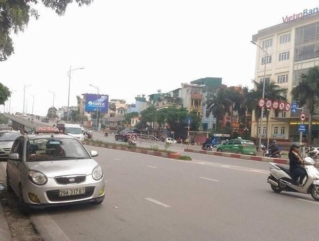 Nhà mặt phố Trần Khát Chân, 5 tầng thang máy, 45m, gara ô tô, siêu kinh doanh, bán gấp.