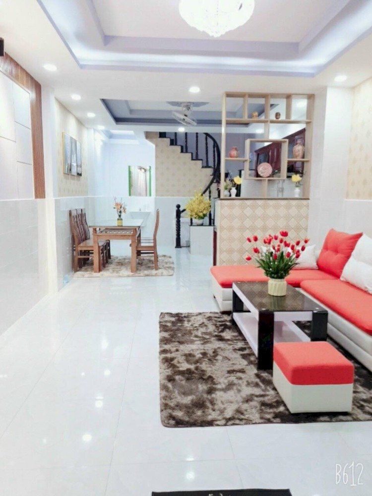 Bán nhà mới xây SHR 1T3L lầu vị trí đẹp ngay metro Hiệp Phú