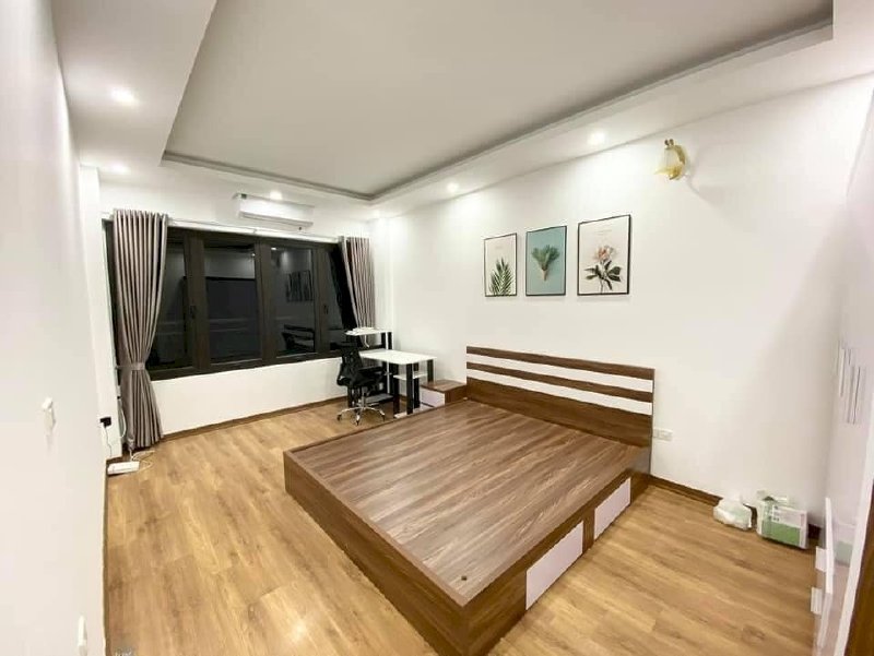 Bán Nhà Hoàng Quốc Việt 42m2*5t - 5m Ra Ô Tô - Cách Điểm Gửi Xe Ô Tô 15m