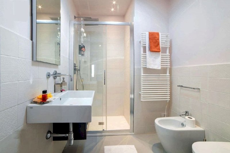 Cần bán nhà gấp, Phố Hồ Tùng Mậu, nhà mới đẹp, ngõ thông rộng, gần phố, về ở ngay, 35m2x5T
