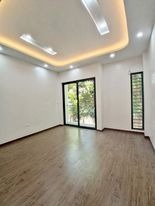 Bán nhà phố Hoàng Mai, 40m2 , 5 tầng, 10m ra phố. Giá 3,5 tỷ.