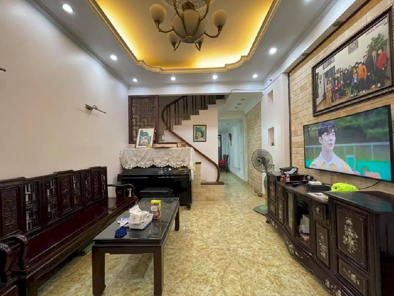 Ở Chung cư! Bán gấp Nhà vip Phố Hoa Bằng DT 60m2 MT 4M – Ô tô đỗ cửa 