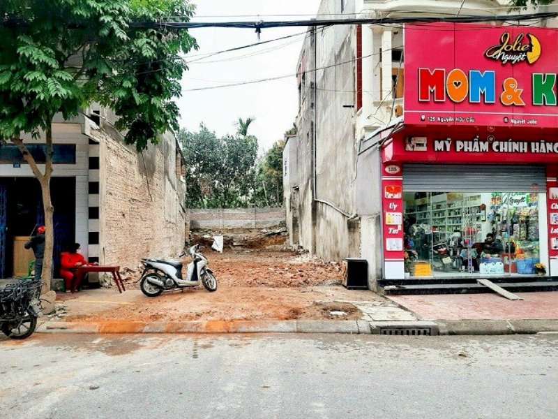 Bán đất mặt phố Nguyễn Hữu Cầu, TP HD, 94.8m2, mt 6.45m, kinh doanh buôn bán tốt, 4 tỷ 100