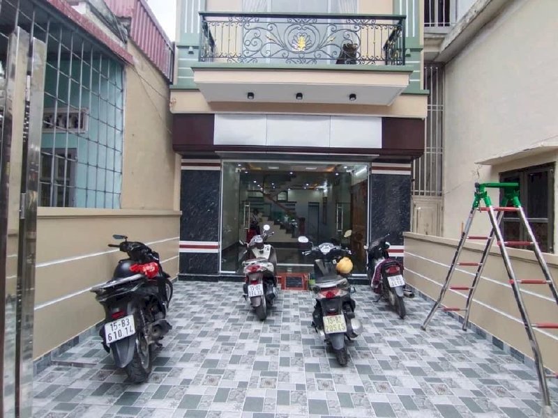 Cần bán căn nhà 4 tầng 87m2 có sân cổng để ô tô riêng tại phố Hoàng Quý, Lê Chân giá 5,25 tỷ