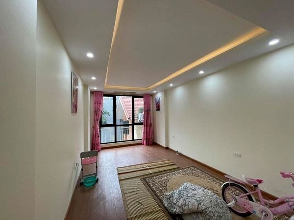 Bán gấp nhà ngõ1 Võ Chí Công.32m x 5T.Cách ô tô 10m.2,9 tỷ