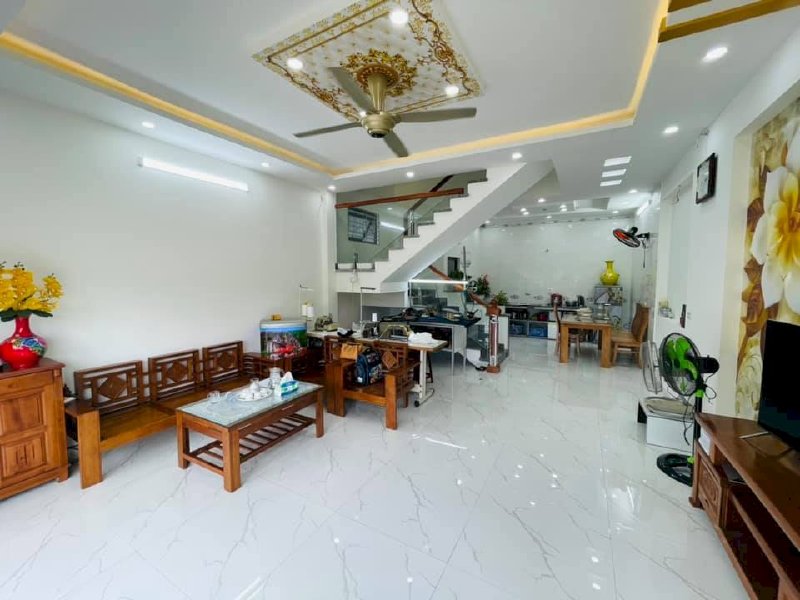 Cần bán nhà 52m2 hướng Đông Bắc 2,5 tầng cực đẹp tại Cam Lộ, Hùng Vương, Hồng Bàng giá 1,75 tỷ 