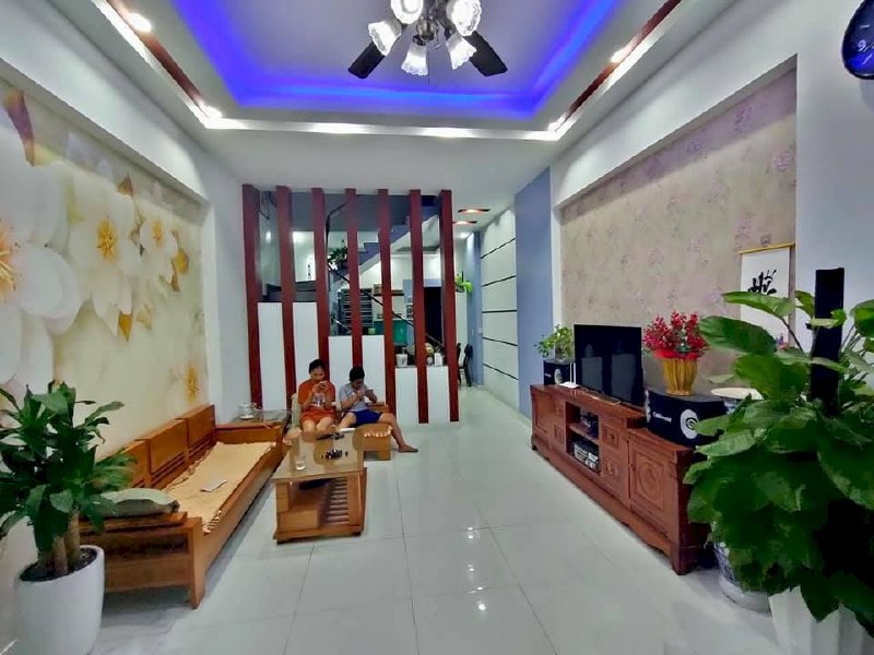 Cần bán nhà hướng Tây Nam 3 tầng cực đẹp tại Cam Lộ, Hùng Vương, Hồng Bàng giá 2,4 tỷ 