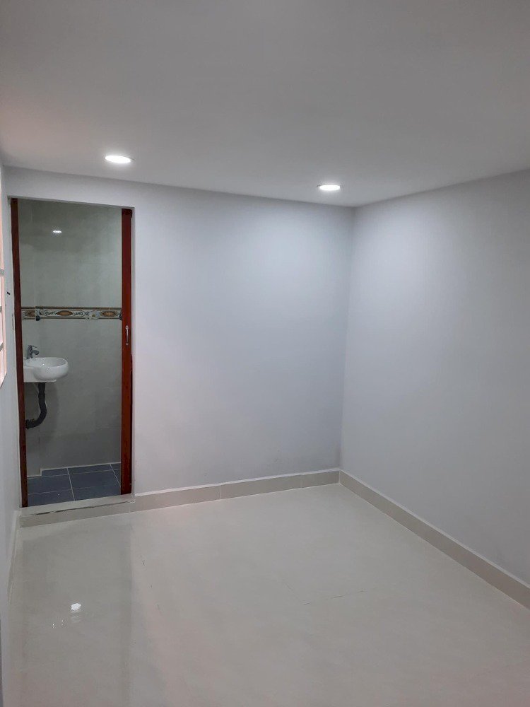 Bán nhà Lý Thường Kiệt, 21m2, xe hơi đổ cửa, chỉ 2 tỷ 6