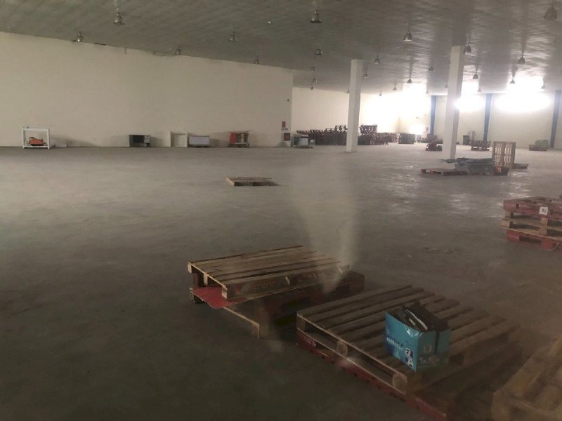 Cho thuê nhà xưởng 1.000m2, Khu công nghiệp Vsip, có đầy đủ sàn và trần thạch cao.