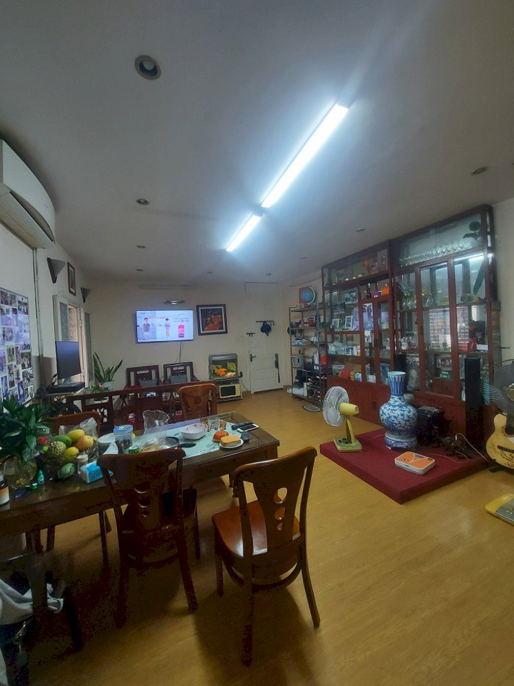 Mặt phố VIP Hai Bà Trưng, Lô góc – Kinh doanh vỉa hè, Diện tích 70m, mặt tiền 4.6 mét, giá cực tốt