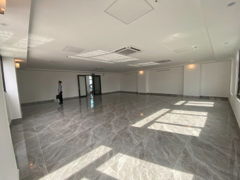 Cho thuê văn phòng 150m2 tại Duy Tân - Cầu Giấy - Hà Nội. Văn phòng đẹp, 2 mặt thoáng