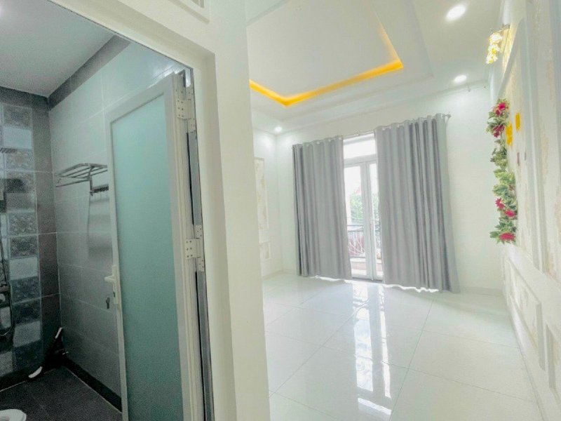 Bán nhà 1 trệt 2 lầu, 3 tấm ngay trung tâm Trường Thọ, dt 68m2