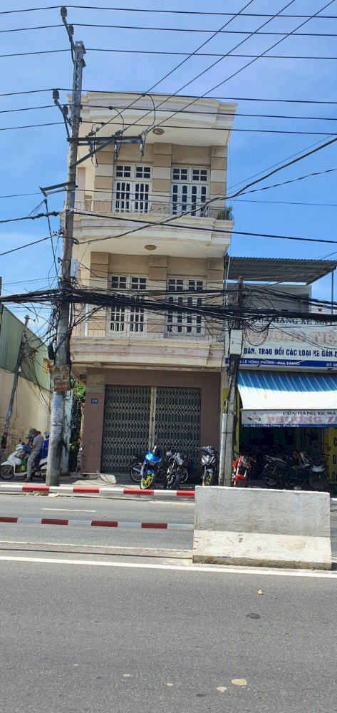 Bán nhà 3 tầng mặt tiền 304 Lê Hồng Phong, p. Phước Hải, tp. Nha Trang.