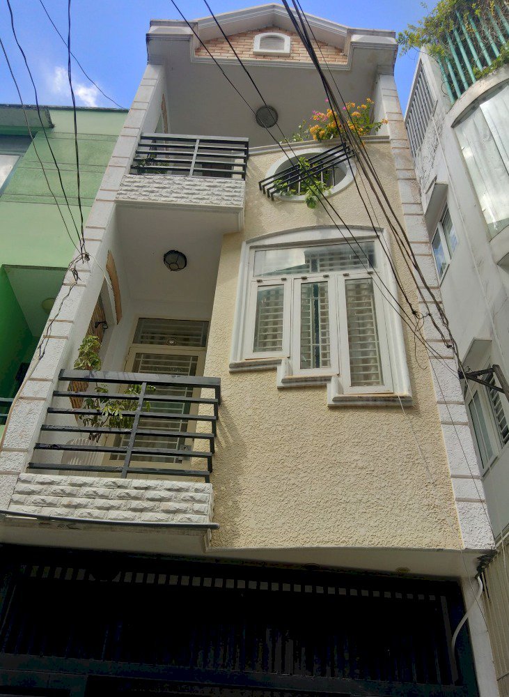 Nhà Khuông Việt dtsd 65m2, nhà mới 3 tầng, nở hậu, hxh, giá chốt 2tỷ59