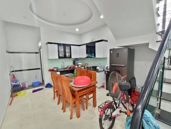 Cần bán căn nhà 3 tầng LÔ GÓC cực đẹp tại Hùng Vương, Hồng Bàng giá chỉ 2,x tỷ