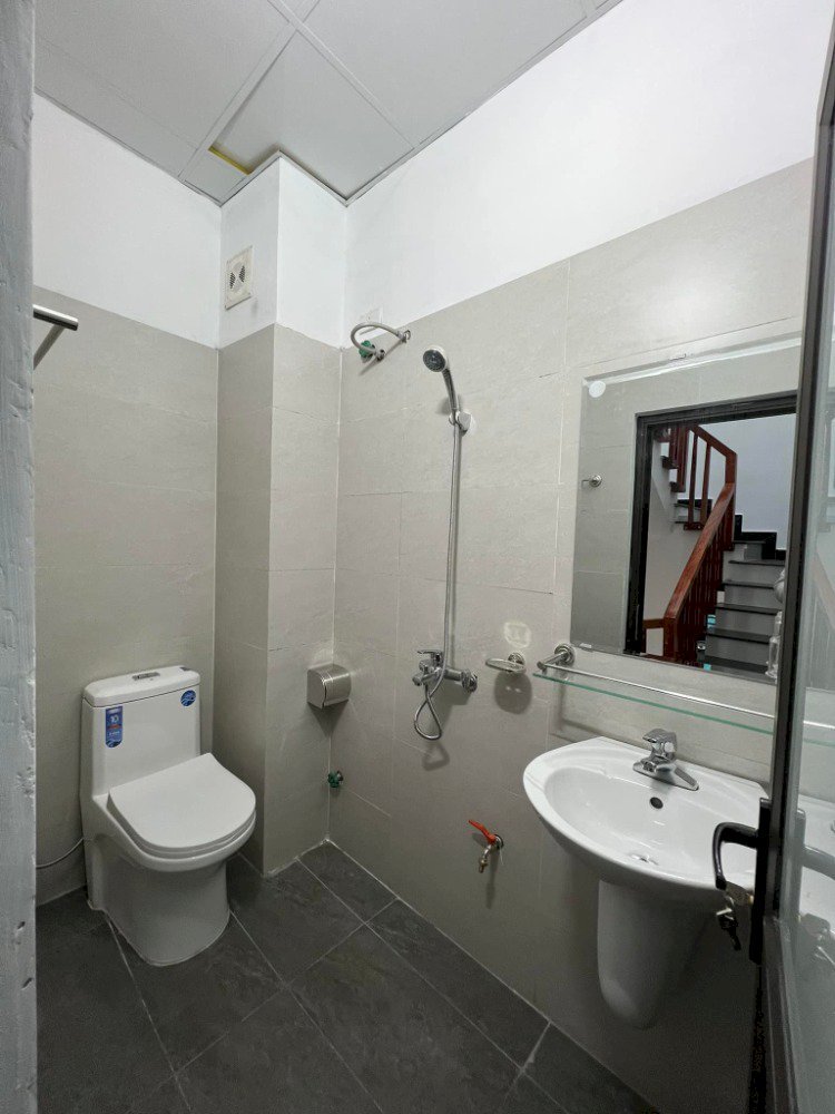 Bán nhà ngõ phố Bình Lộc, ph Tân Bình, TP HD, 40.5m2, mt 4.48m, 3 tầng, 3 ngủ, 1.68 tỷ