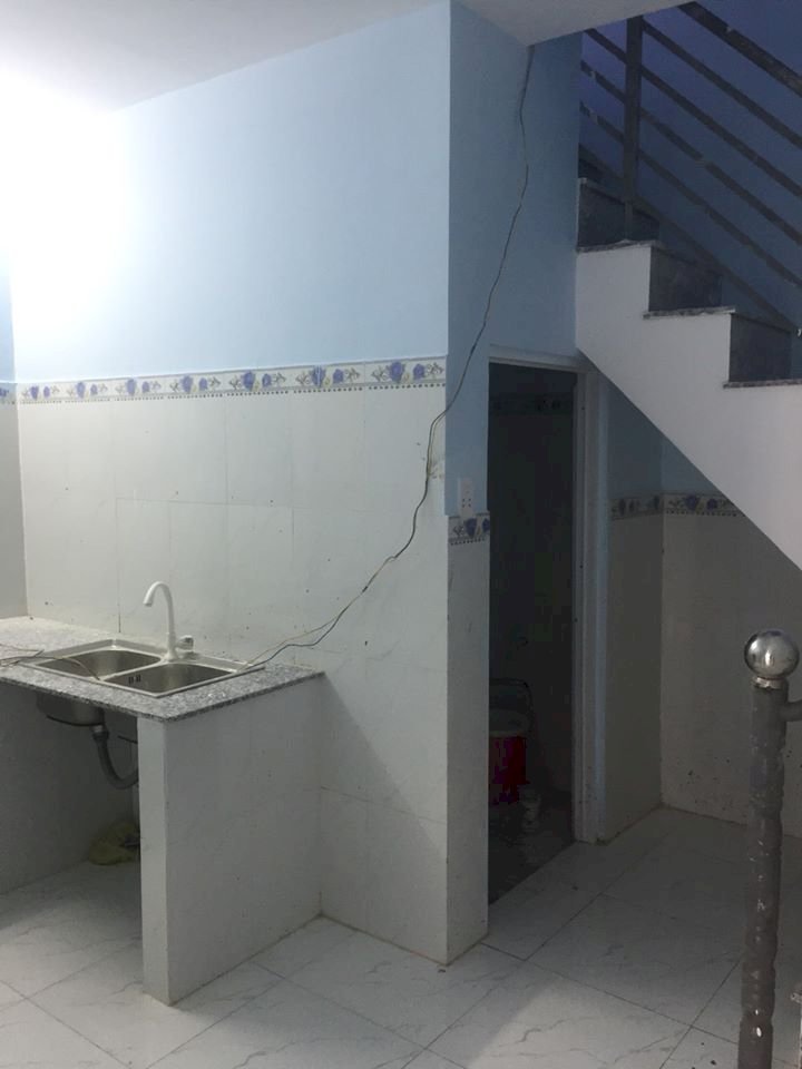 Bán nhà gác suốt 4x12 m2 có 3 pn,2 wc ở ấp 3 Vĩnh Lộc A Bình Chánh