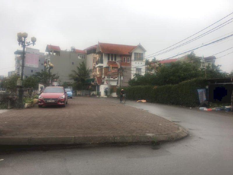 Bán nhà dân xây 35m 3T 3 Ngủ 1 nhà ra ngõ thông ô tô đỗ ngày đêm Hoè Thị Phương Canh.