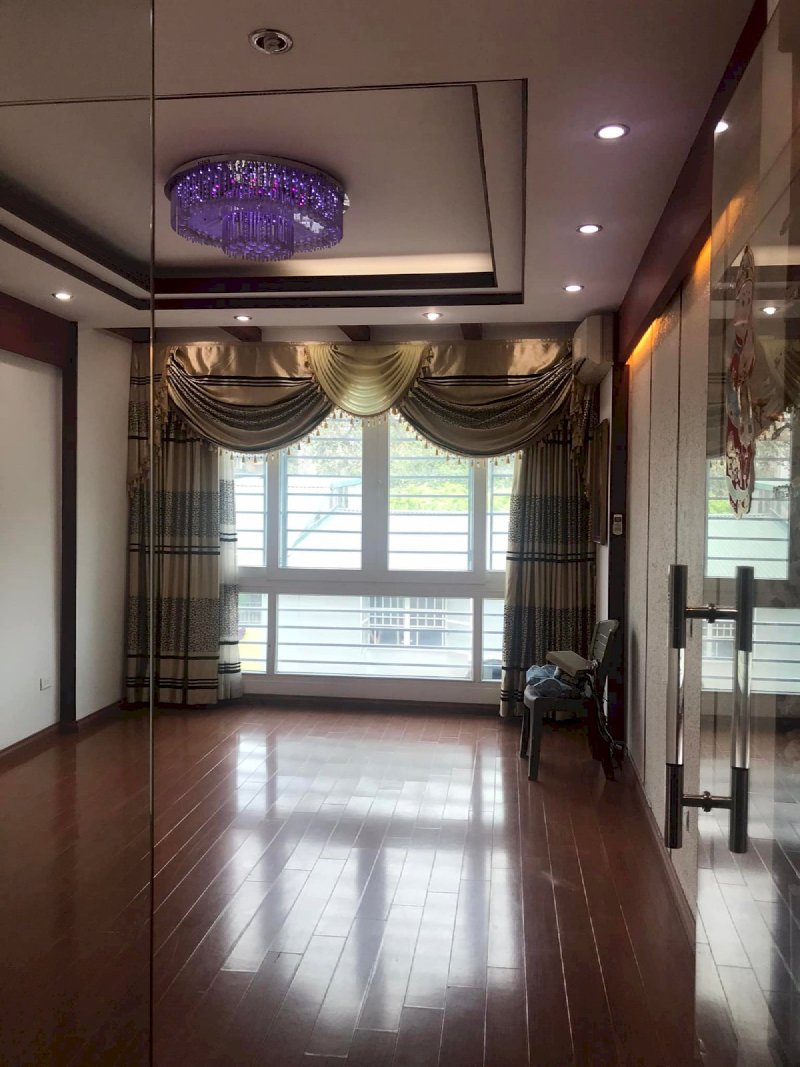 Bán nhà mặt phố Đông Cổ,DT 60m x 6 tầng,vỉa hè rộng