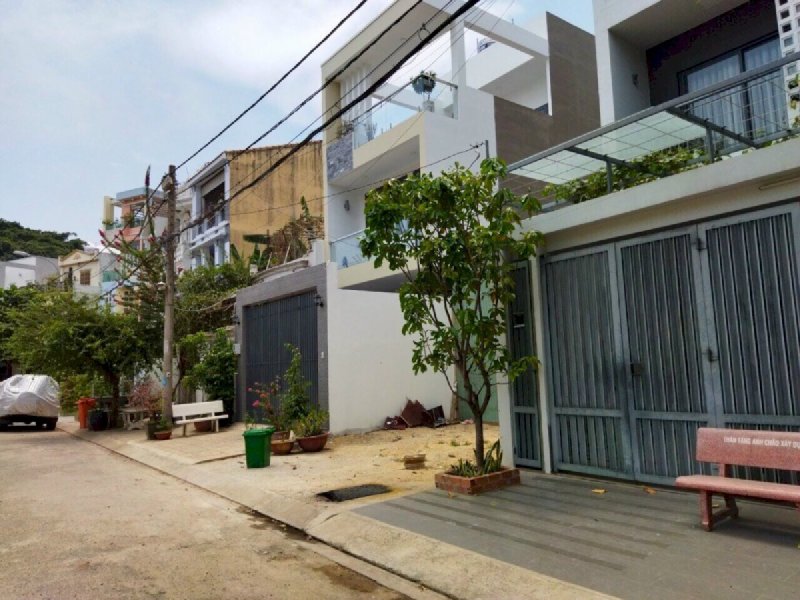 Nhà 3 tầng trong KDC HimLam, Trường Thọ, dt 106m2 giá 10,8 tỷ