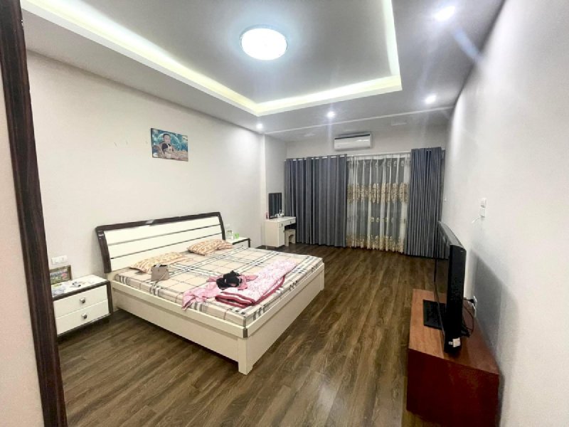 Bán Gấp nhà Phố Hồng Tiến 38m2, Ô tô đỗ cửa, Nhỉnh 4 tỷ