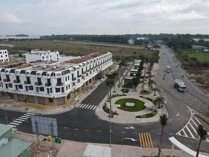 Đất thổ cư mặt tiền Huỳnh Văn Lũy cách cổng khu công nghiệp VSIP 2 200m.