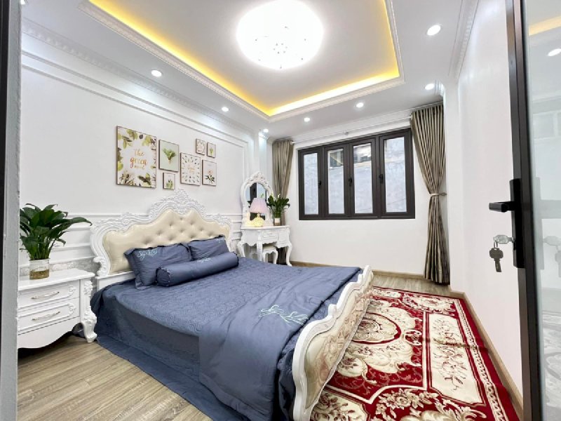 Bán Nhà Phố Nguyễn Văn Cừ, Khu Vip Gia Thụy, 42m2, Giá 4 tỷ