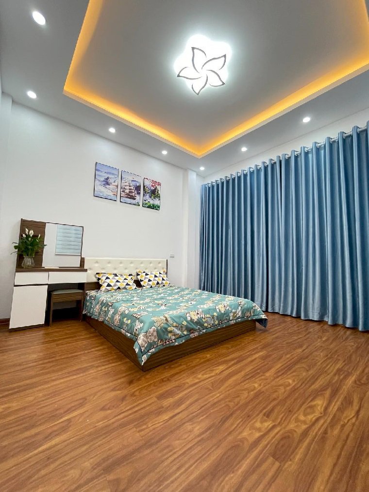 Bán Gấp nhà Phố Nguyễn Văn Cừ, 37m2, 5 tầng, Nhỉnh 3 tỷ