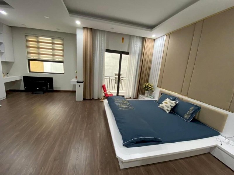 Bán nhà Nguyễn Khánh Toàn, 40m2, ô tô 7 chỗ đỗ cửa, kinh doanh đỉnh, giá nhỉnh 5 tỷ