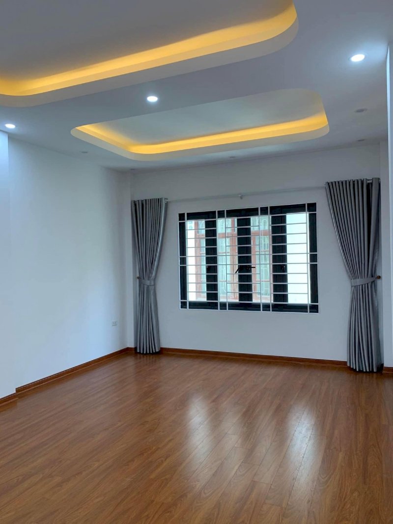 Chính chủ nhờ Bán nhà Gia Thụy, Nguyễn Văn Cừ, Long Biên 32m2 x 5 Tầng, gần phố, Hộ khẩu VIP