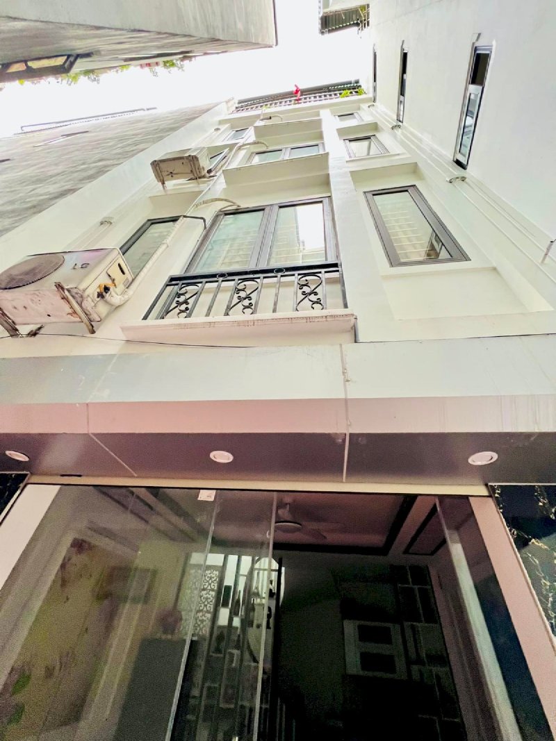 Bán nhà Trương Định - 40m2 - 5 tầng - 10m ra đường ô tô.