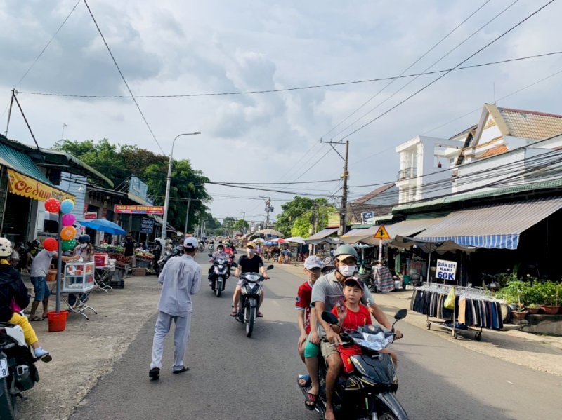 Bán gấp lô gốc 2 mặt tiền ngay chợ Đông Hoà, Trảng Bom sổ riêng