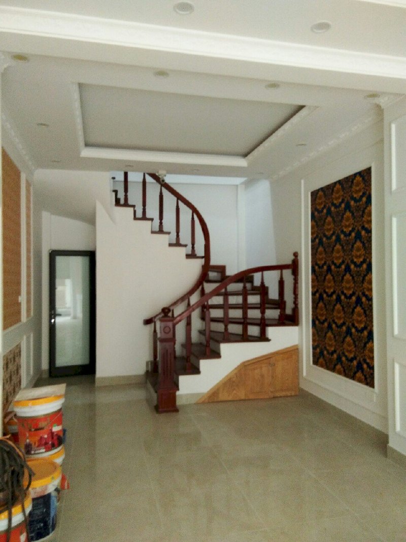 Bán nhà Bắc Từ Liêm - Đông Ngac, 45mx5 tầng, 20m ô tô tránh, 100m chợ, sân rộng, nhỉnh 4 tỷ.