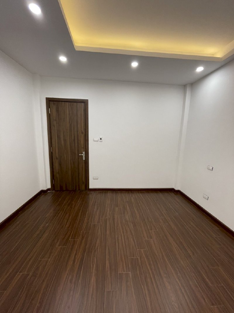 Bán nhà 50m2 x 5 tầng Khu Phố Trạm - Long Biên, gara ô tô, Ngõ Thông.