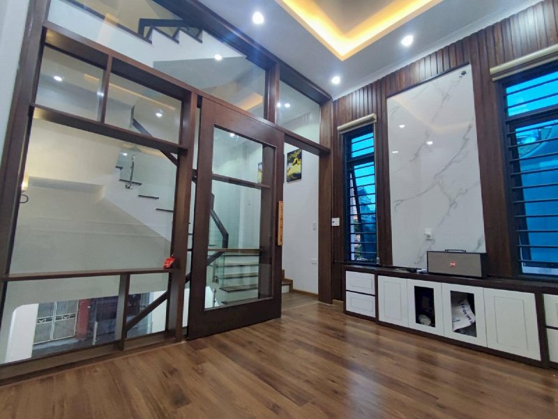 Chính chủ gửi bán căn nhà 4 tầng lô góc, ngõ phố Điện Biên Phủ, phường Bình Hàn TP Hải Dương.
