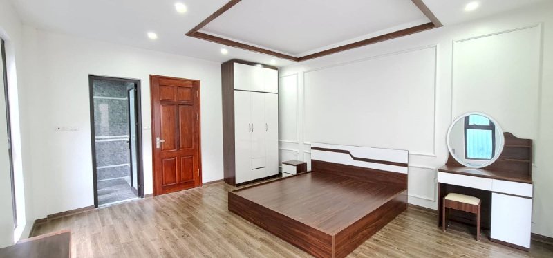 Bán gấp nhà mới xây 30m2*5T, cách đường ô tô 30m, phố Lĩnh Nam giá 3.2 tỷ.