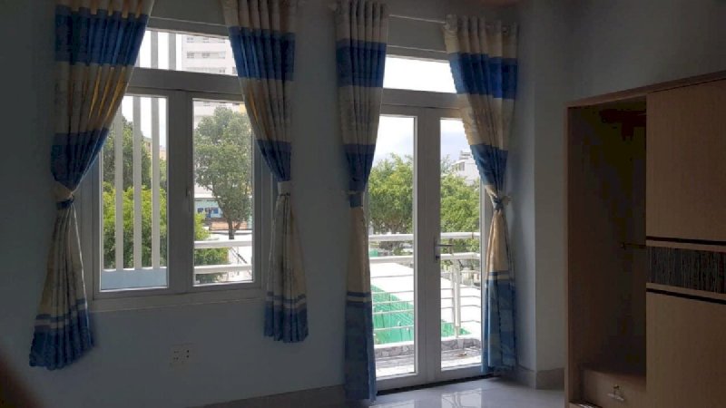 Nhà 1 trệt 2 lầu sân thượng, P. Linh Trung , dt 91,6m2