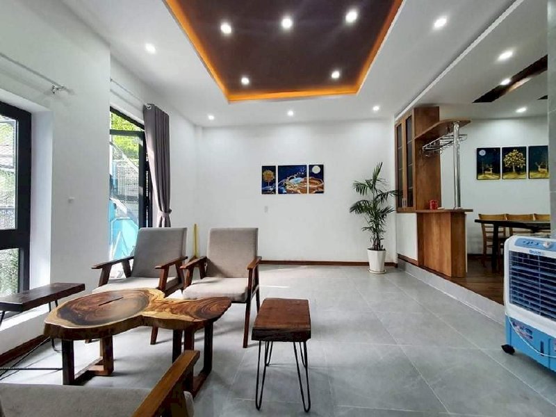 Nhà Lê Duẩn, 72m2, 2 tầng, đẹp, ở - cho thuê, riêng biệt