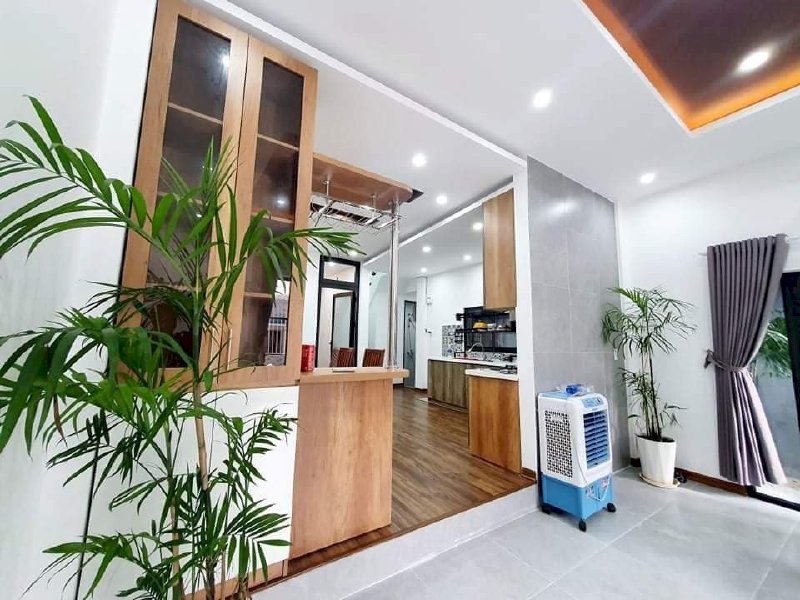 Nhà Lê Duẩn, 72m2, 2 tầng, đẹp, ở - cho thuê, riêng biệt